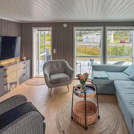 4 Bedroom Lovely In Faervik