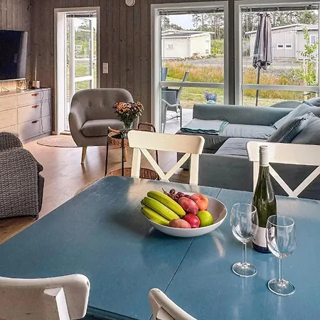 4 Bedroom Lovely In Faervik