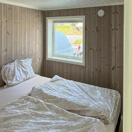 Casa de Férias 4 Bedroom Lovely In Faervik