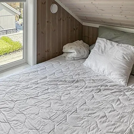 Casa de Férias 4 Bedroom Lovely In Faervik