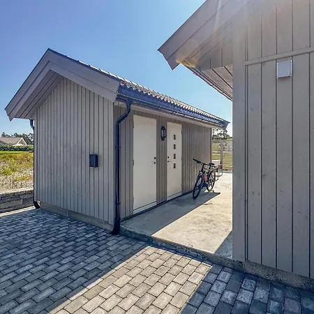 Casa de Férias 4 Bedroom Lovely In Faervik *