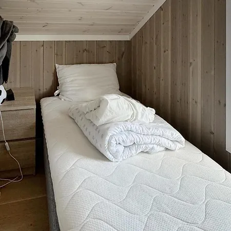 Дом отдыха 4 Bedroom Lovely In Faervik
