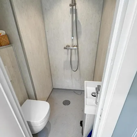 Casa de Férias 4 Bedroom Lovely In Faervik