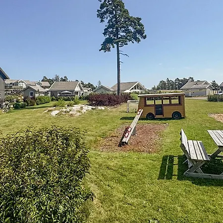 4 Bedroom Awesome In Feriehus Færvik